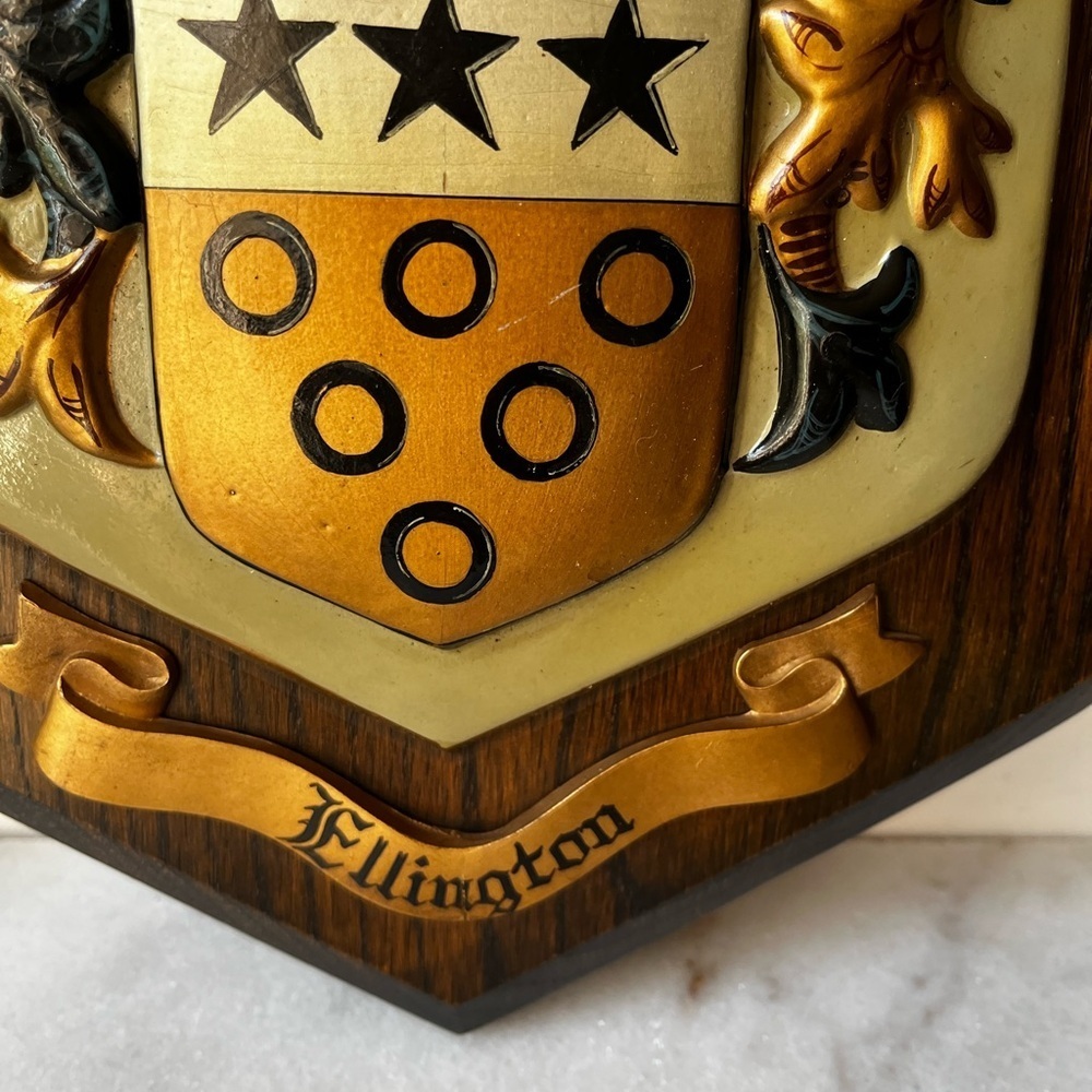 wooden plaques featuring family crests or coats of arms. McBrayer and Fllington. - Picture 4 of 16